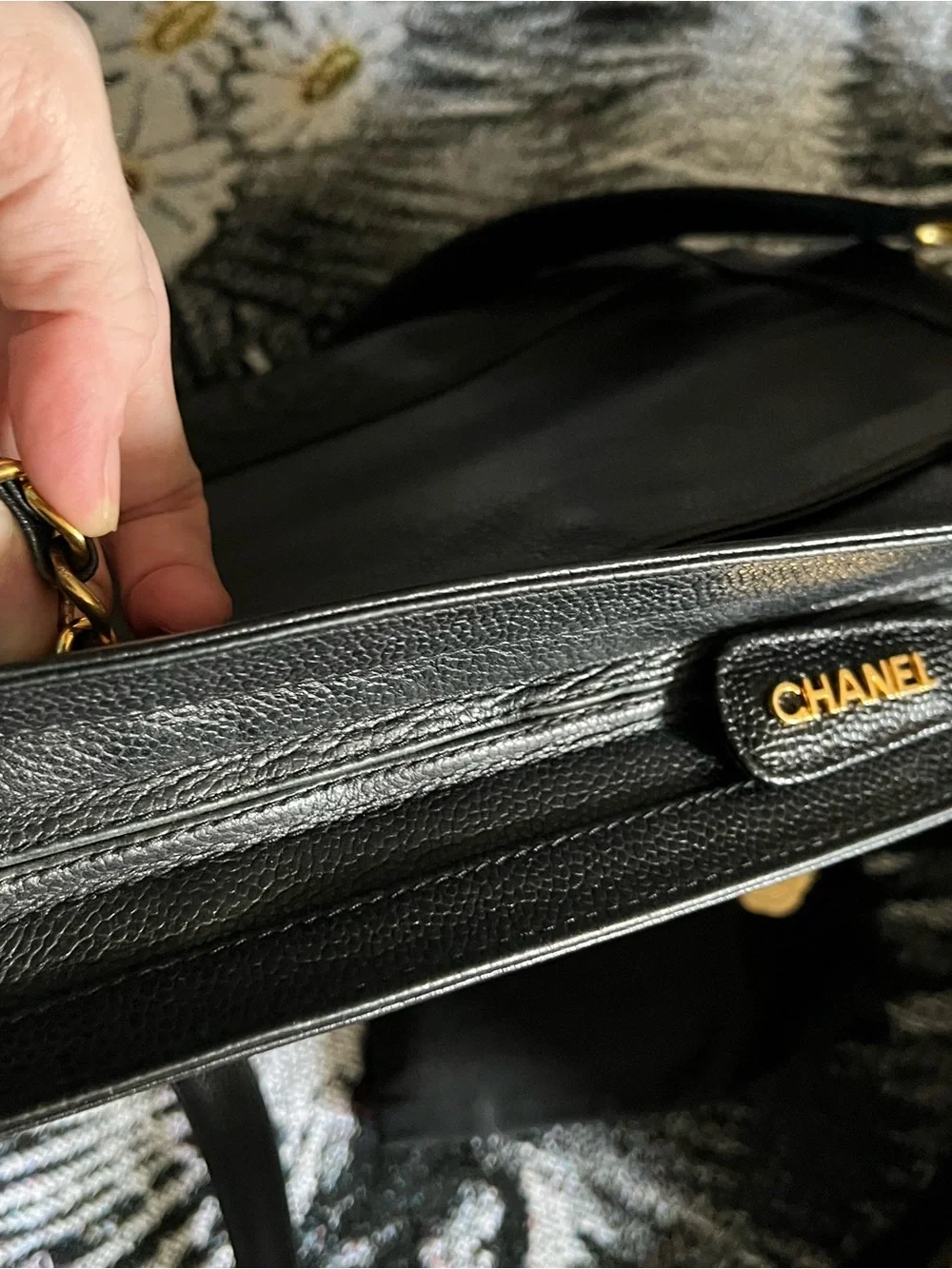 CHANEL classic shoulder
